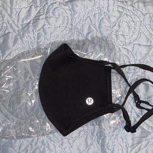 ONE BLACK LULULEMON FACE MASK